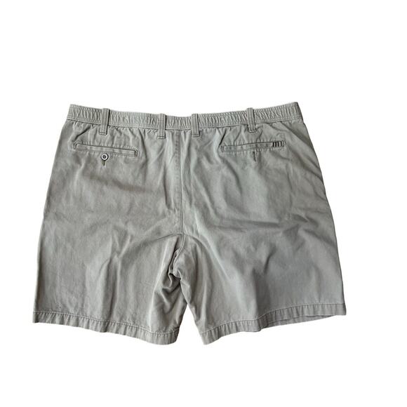 Eddie Bauer Shorts Men's 46 Pleated Front Khaki Chinos Tan Preppy Dad Core - Picture 2 of 7